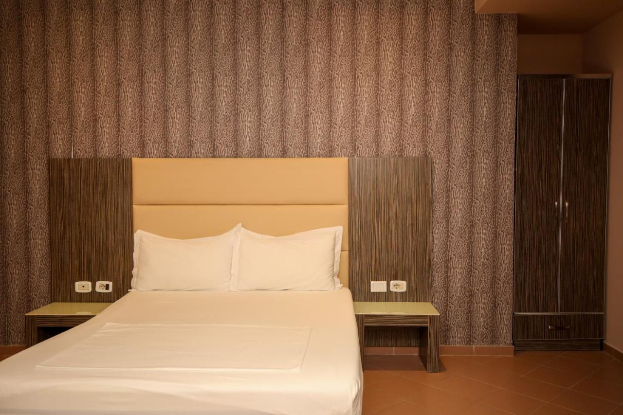 Hotel Aliko فلورا المظهر الخارجي الصورة