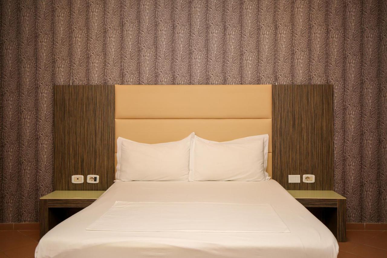 Hotel Aliko فلورا المظهر الخارجي الصورة